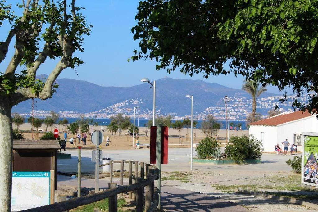A16-Casa Con Barbacoa En La Playa Villa Емпуриабрава Екстериор снимка
